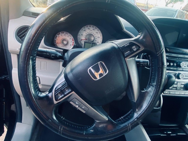 Honda Pilot Vehicle Full-screen Gallery Image 23