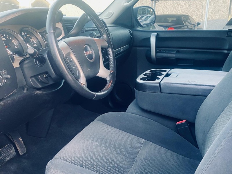 GMC Sierra 1500 Vehicle Full-screen Gallery Image 12