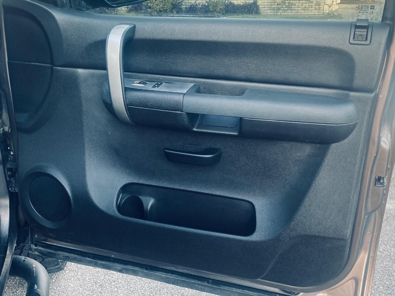 GMC Sierra 1500 Vehicle Full-screen Gallery Image 18