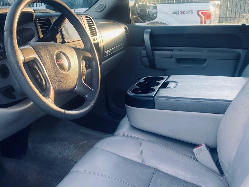 GMC Sierra 1500 Vehicle Full-screen Gallery Image 13