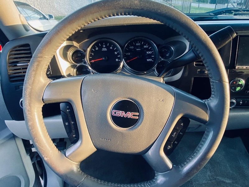GMC Sierra 1500 Vehicle Full-screen Gallery Image 24