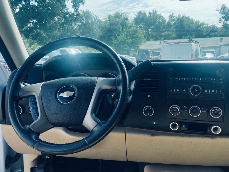 Chevrolet Silverado 1500 Vehicle Full-screen Gallery Image 17