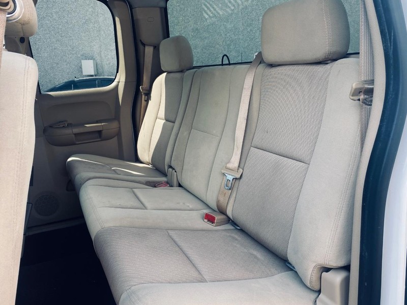 Chevrolet Silverado 1500 Vehicle Full-screen Gallery Image 18