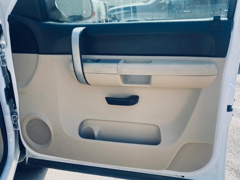 Chevrolet Silverado 1500 Vehicle Full-screen Gallery Image 19