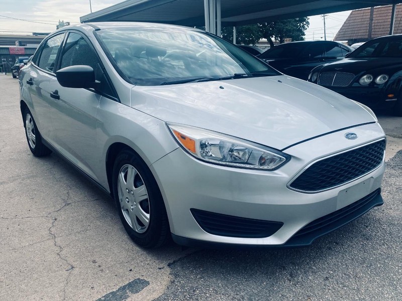 Ford Focus Vehicle Full-screen Gallery Image 08