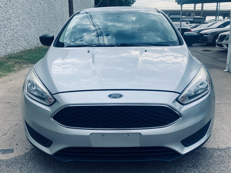 Ford Focus Vehicle Full-screen Gallery Image 09