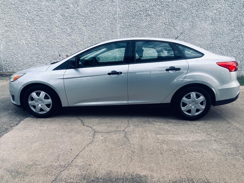 Ford Focus Vehicle Full-screen Gallery Image 12