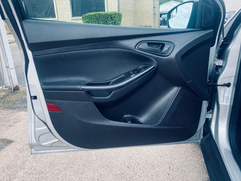 Undefined Vehicle Full-screen Gallery Image 13
