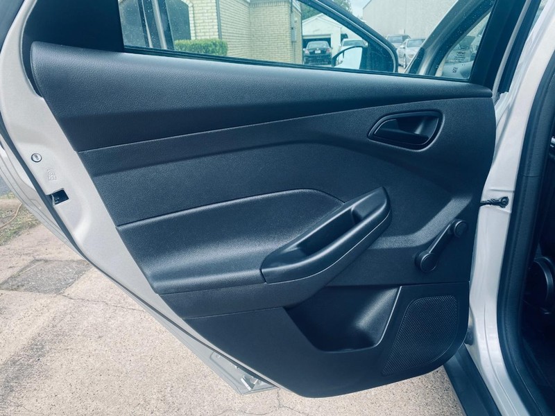 Undefined Vehicle Full-screen Gallery Image 16