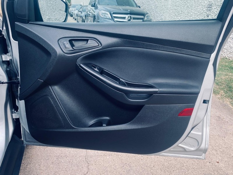 Undefined Vehicle Full-screen Gallery Image 22