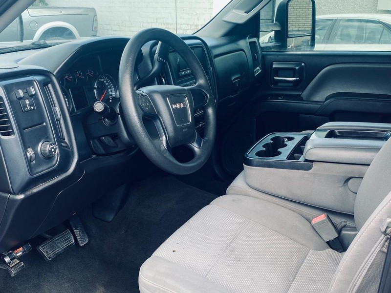GMC Sierra 1500 Vehicle Full-screen Gallery Image 12