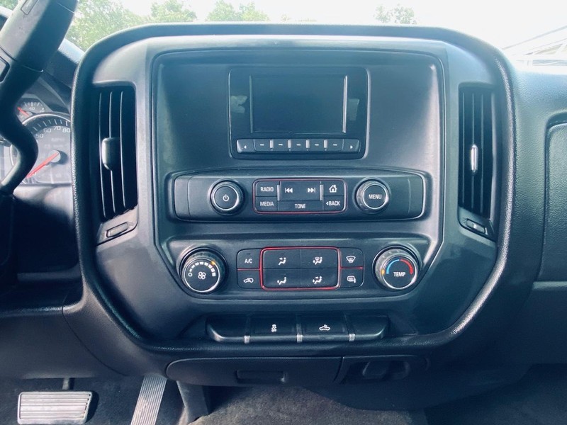 GMC Sierra 1500 Vehicle Full-screen Gallery Image 16