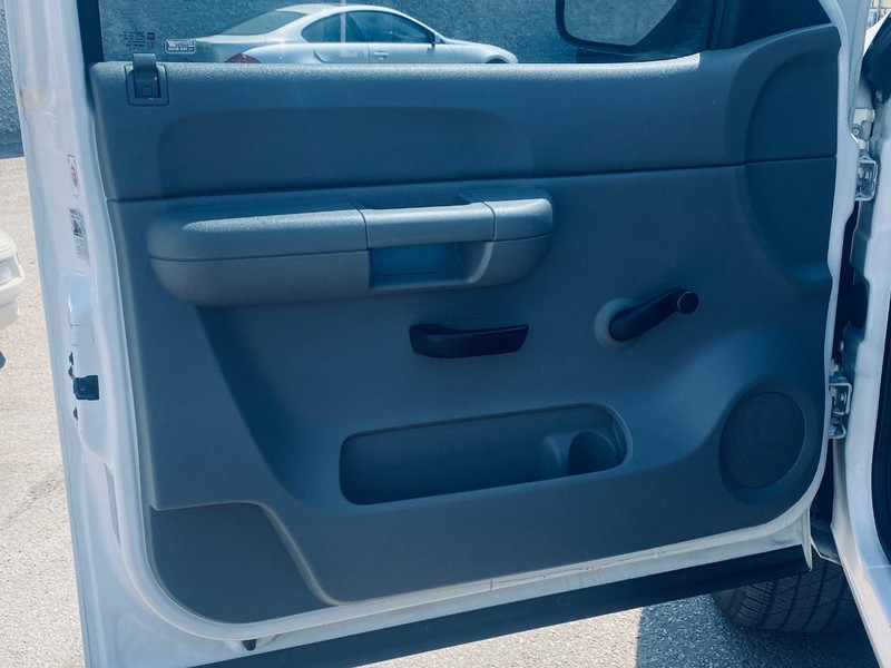 GMC Sierra 1500 Vehicle Full-screen Gallery Image 11