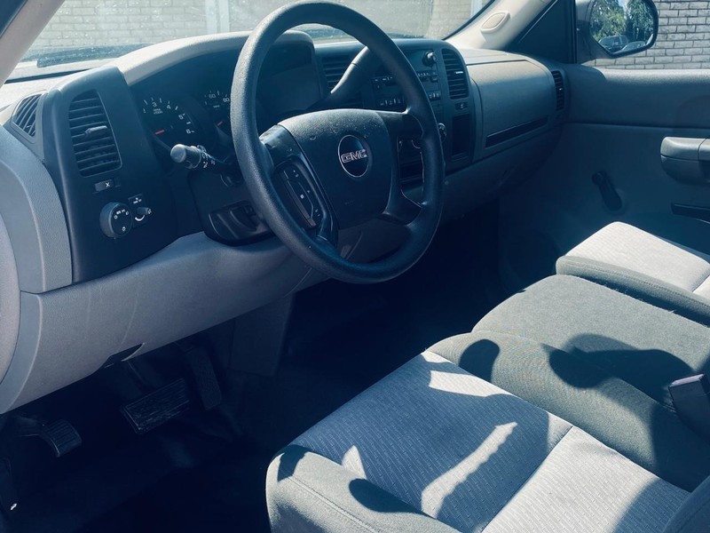 GMC Sierra 1500 Vehicle Full-screen Gallery Image 12