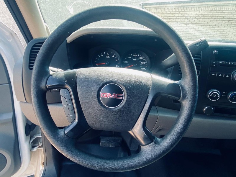GMC Sierra 1500 Vehicle Full-screen Gallery Image 18