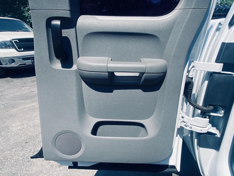 GMC Sierra 1500 Vehicle Full-screen Gallery Image 23