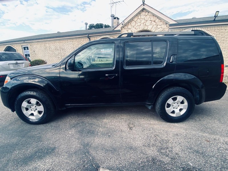 Nissan Pathfinder Vehicle Full-screen Gallery Image 02