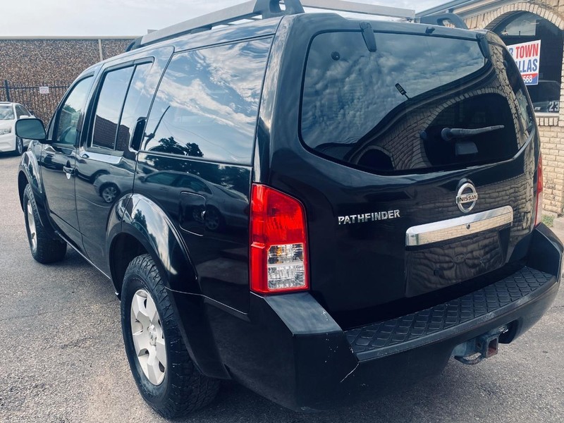 Nissan Pathfinder Vehicle Full-screen Gallery Image 03