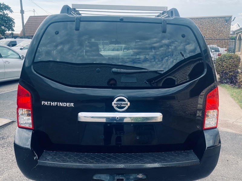 Nissan Pathfinder Vehicle Full-screen Gallery Image 04