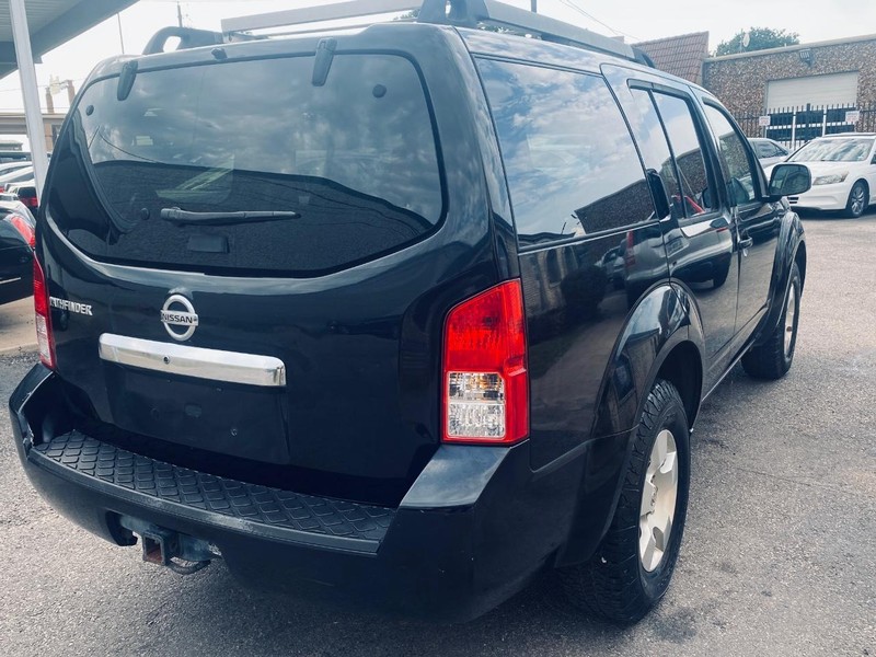 Nissan Pathfinder Vehicle Full-screen Gallery Image 06