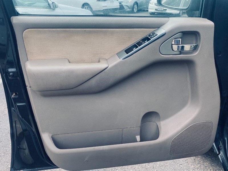 Nissan Pathfinder Vehicle Full-screen Gallery Image 11