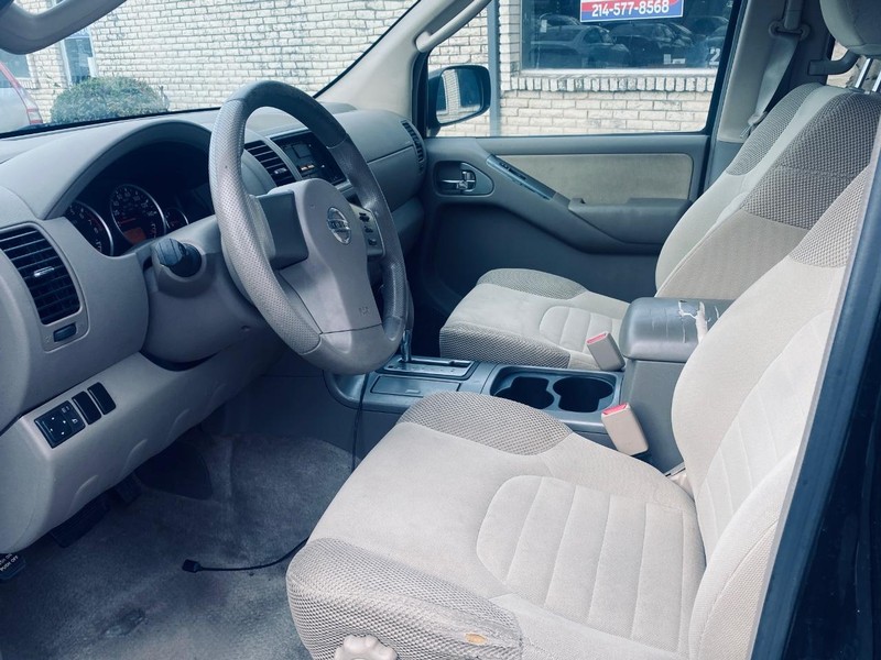 Nissan Pathfinder Vehicle Full-screen Gallery Image 12
