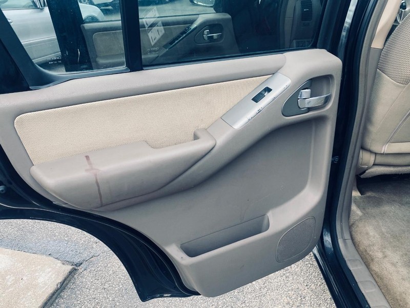 Nissan Pathfinder Vehicle Full-screen Gallery Image 13