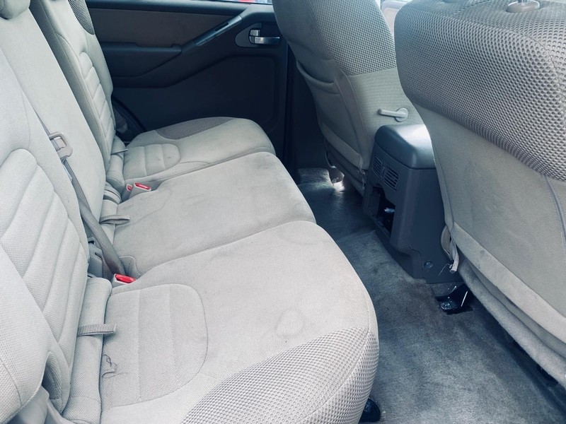 Nissan Pathfinder Vehicle Full-screen Gallery Image 19