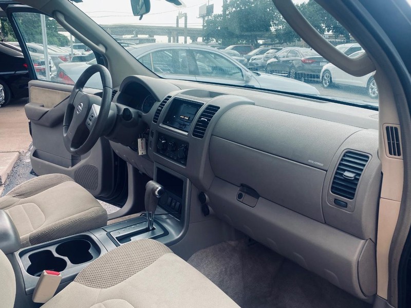 Nissan Pathfinder Vehicle Full-screen Gallery Image 22