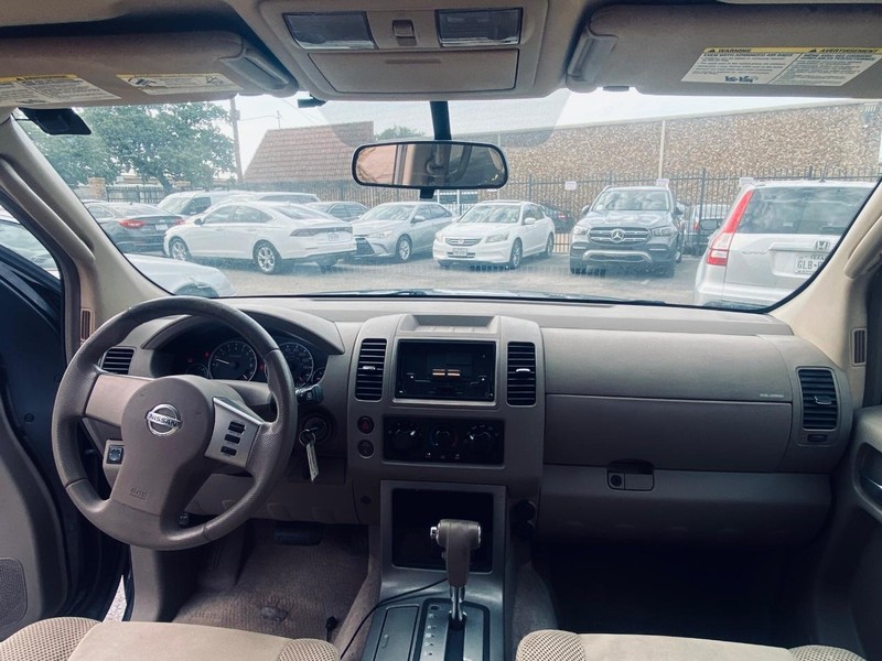 Nissan Pathfinder Vehicle Full-screen Gallery Image 24