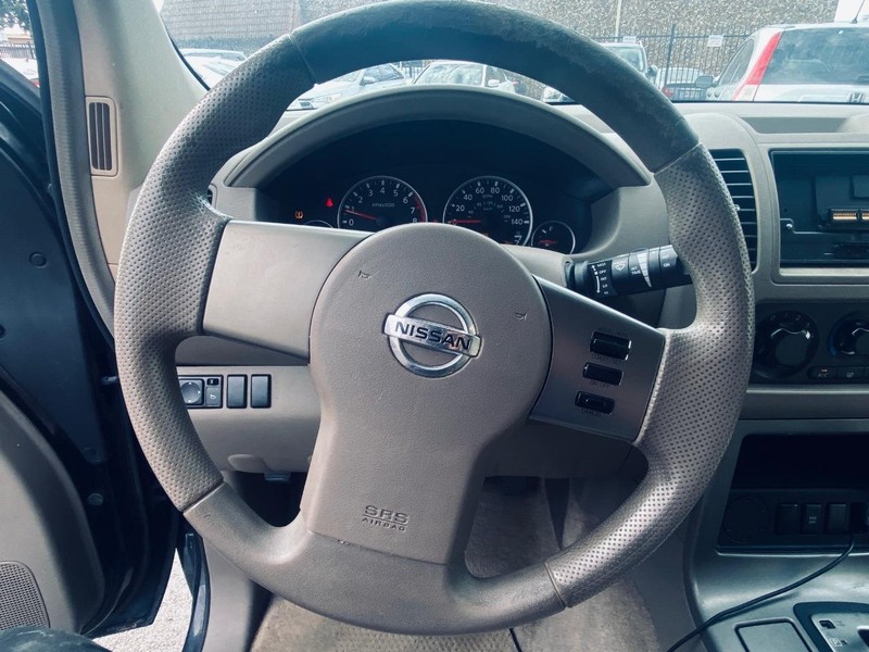 Nissan Pathfinder Vehicle Full-screen Gallery Image 25