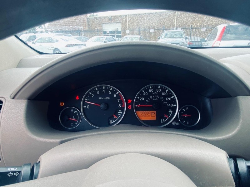 Nissan Pathfinder Vehicle Full-screen Gallery Image 26