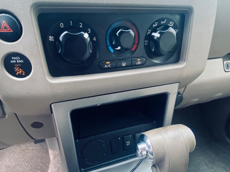 Nissan Pathfinder Vehicle Full-screen Gallery Image 27