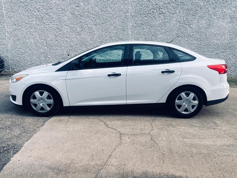 Ford Focus Vehicle Full-screen Gallery Image 02