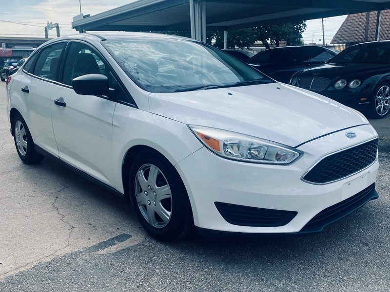 Ford Focus Vehicle Full-screen Gallery Image 09