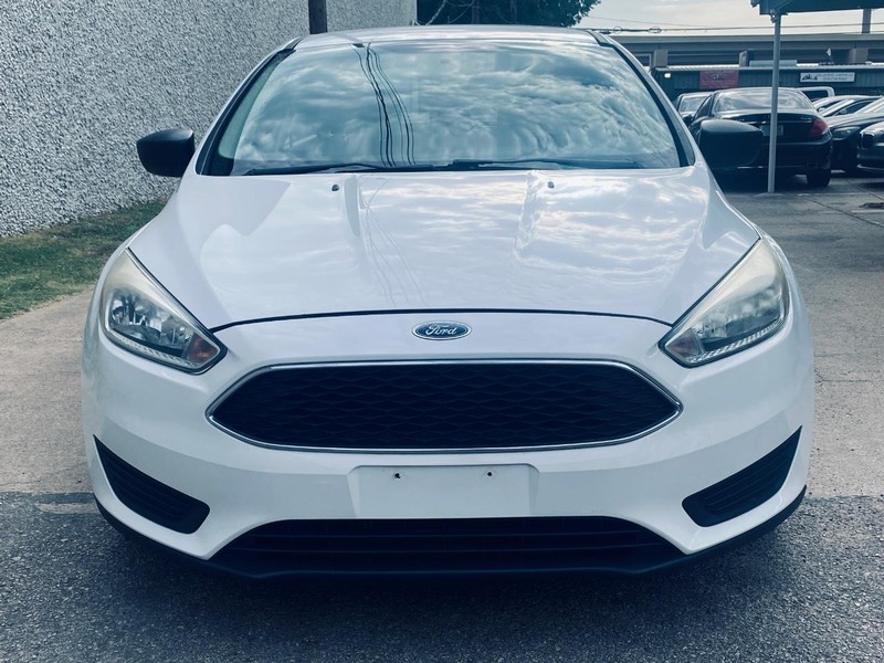 Ford Focus Vehicle Full-screen Gallery Image 11
