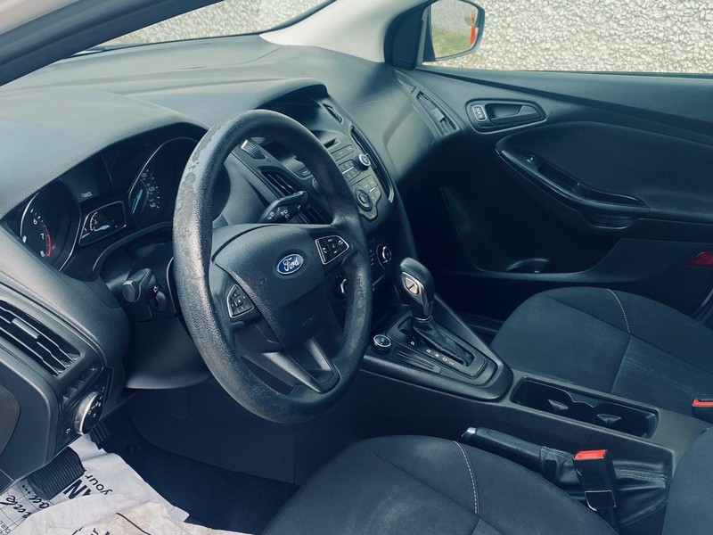Ford Focus Vehicle Full-screen Gallery Image 13