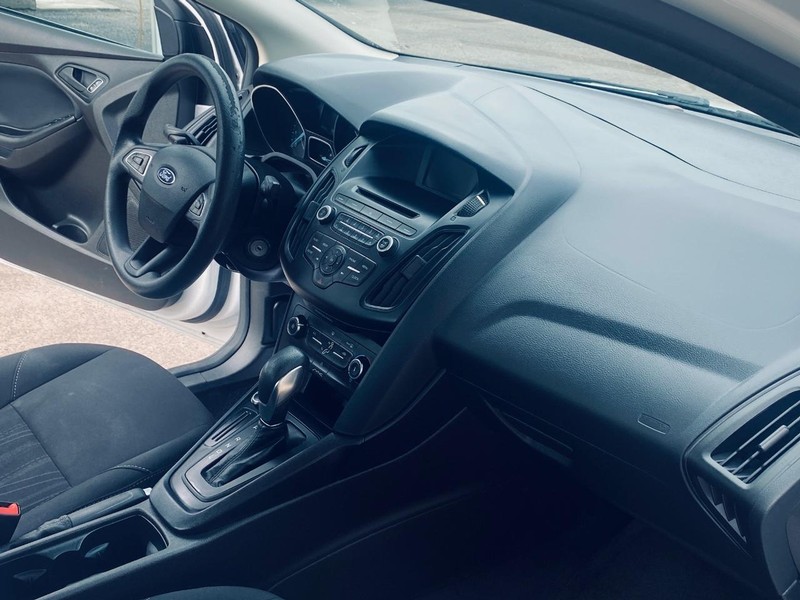 Ford Focus Vehicle Full-screen Gallery Image 18