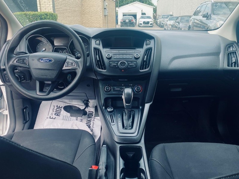 Ford Focus Vehicle Full-screen Gallery Image 19