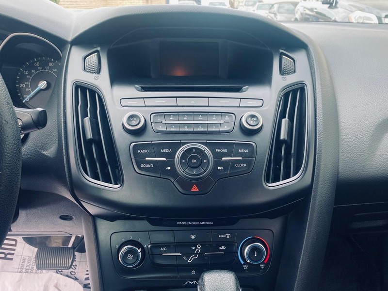 Ford Focus Vehicle Full-screen Gallery Image 21