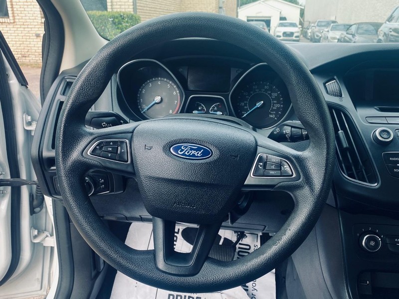 Ford Focus Vehicle Full-screen Gallery Image 22