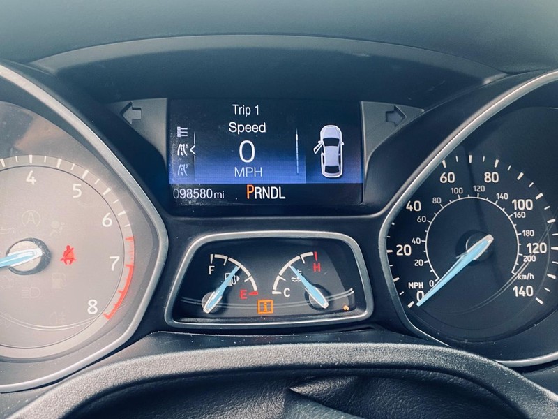 Ford Focus Vehicle Full-screen Gallery Image 25