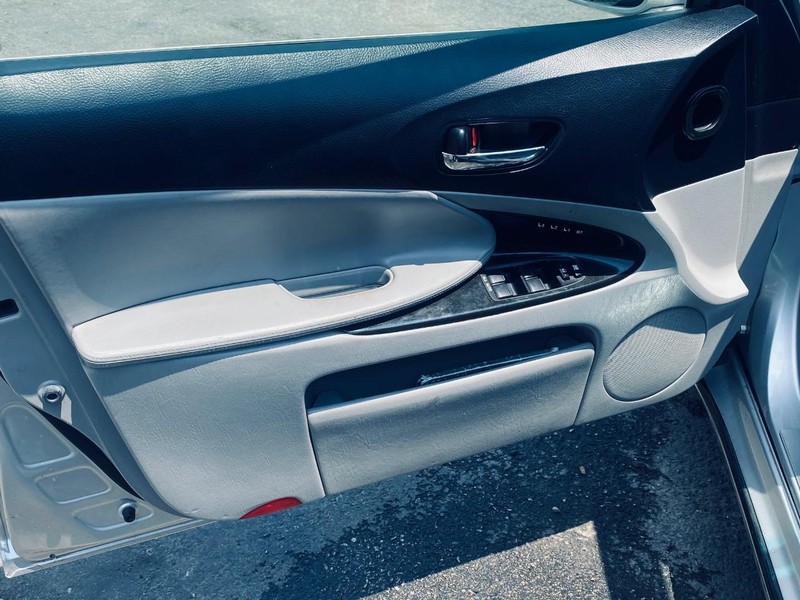 Lexus GS 430 Vehicle Full-screen Gallery Image 11