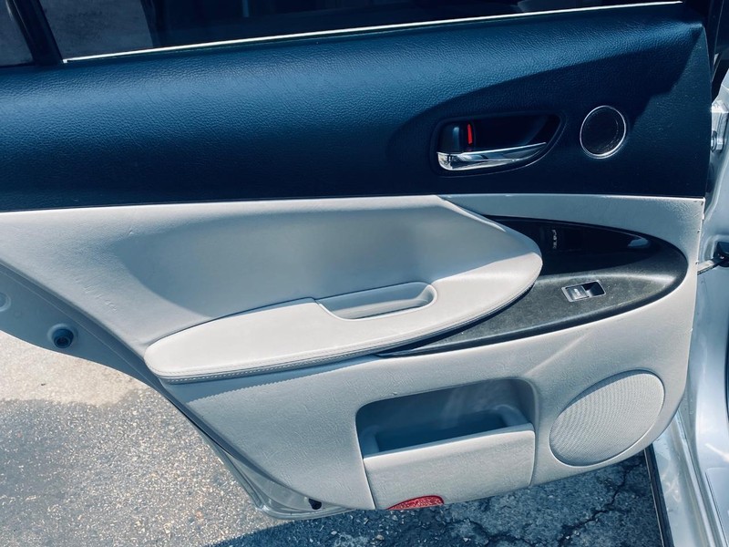 Lexus GS 430 Vehicle Full-screen Gallery Image 13
