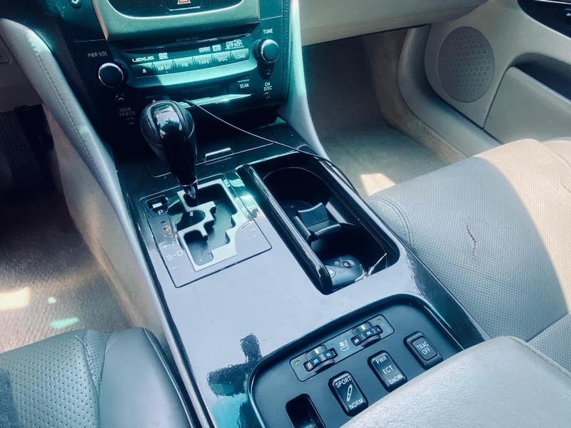 Lexus GS 430 Vehicle Full-screen Gallery Image 25