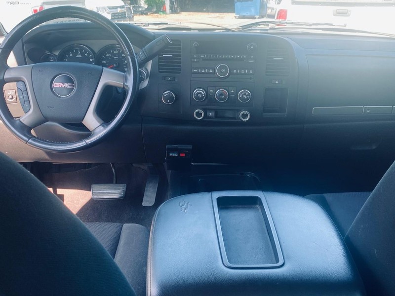 GMC Sierra 1500 Vehicle Full-screen Gallery Image 14