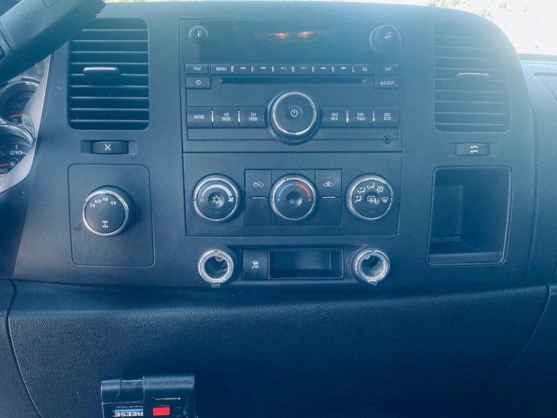 GMC Sierra 1500 Vehicle Full-screen Gallery Image 16