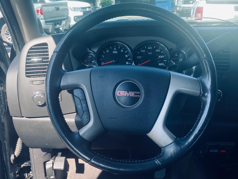 GMC Sierra 1500 Vehicle Full-screen Gallery Image 17