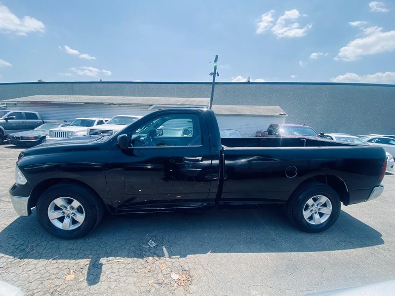 Ram 1500 Vehicle Full-screen Gallery Image 02