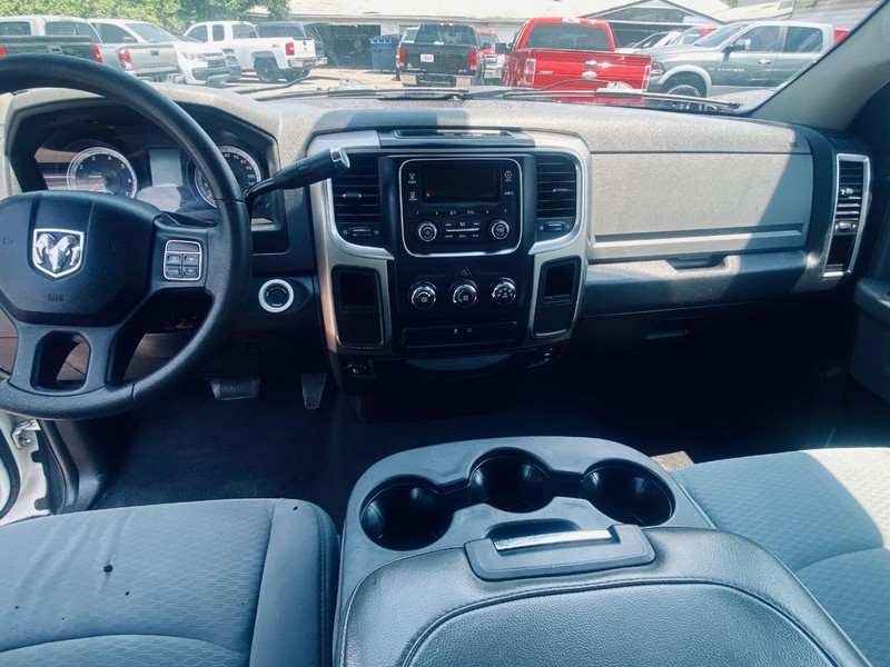 Ram 1500 Vehicle Full-screen Gallery Image 14